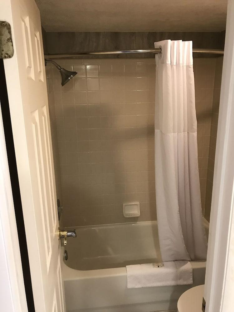 Quality Cedar - Area Inn 2*