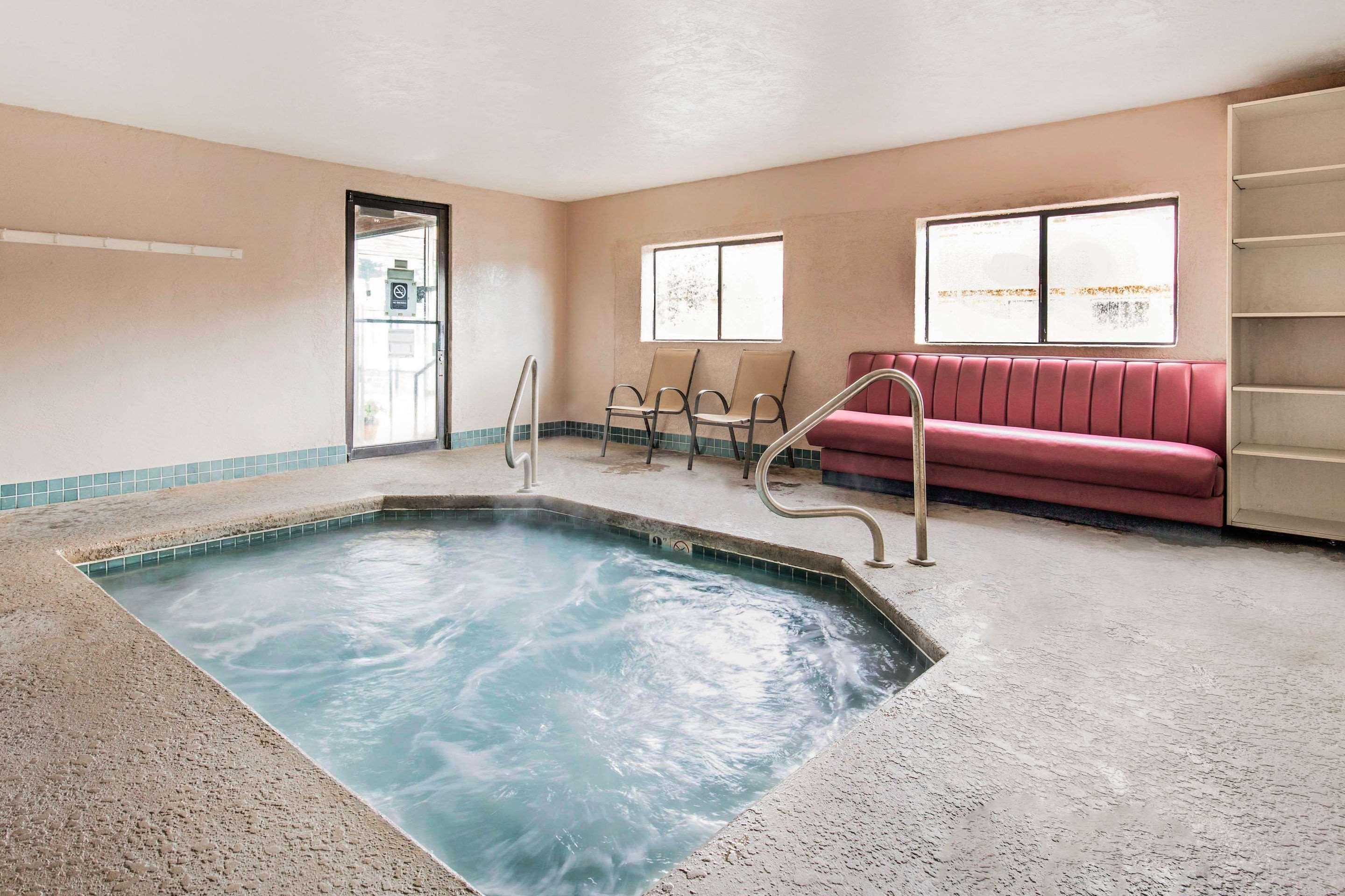 Quality Cedar - Area Inn 2*